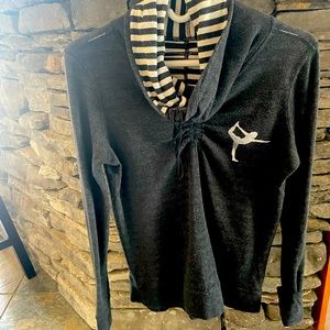 Lululemon Cowl neck reversible gray and striped size 6